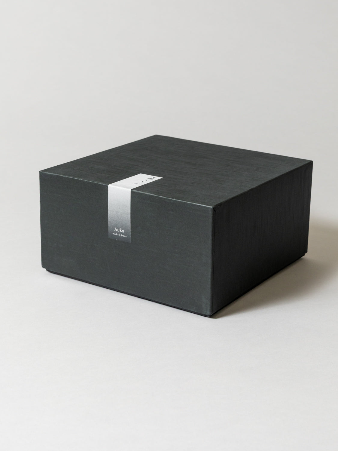AEKA Object Round, Smoky Grey